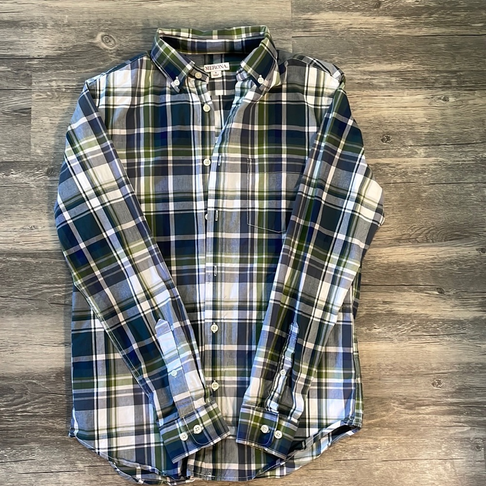 Mens button down shirt size small.